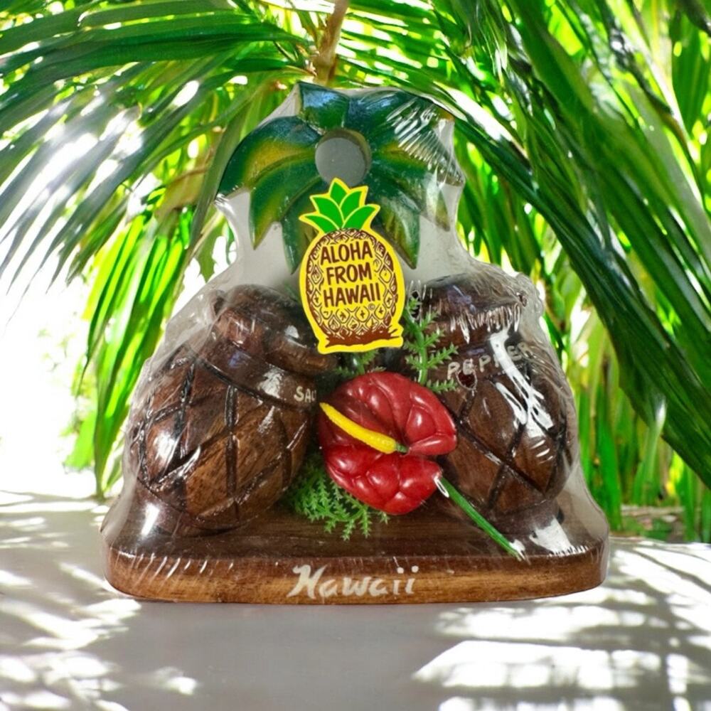VTG NOS Wood Monkey Pod Aloha From Hawaii Salt & Pepper Shakers Souvenir Decor
